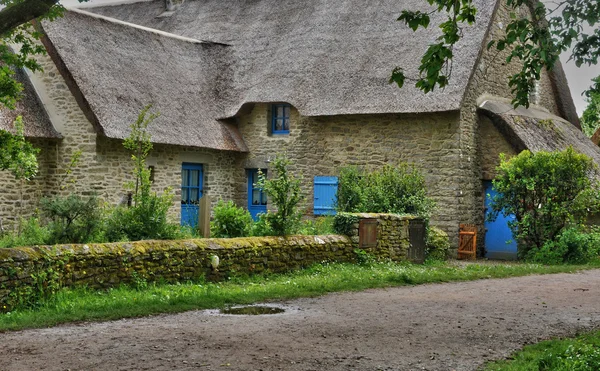 Bretagne, vecchio cottage di paglia a Saint Lyphard — Foto Stock