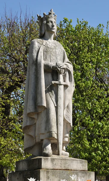 França, uma estátua de Louis 9 em Poissy em Les Yvelines — Fotografia de Stock