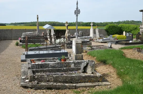 Frankrijk, het schilderachtige dorpje van maudetour — Stockfoto