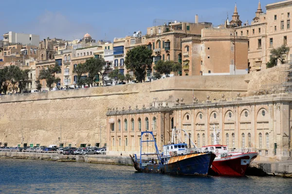 Málta, a festői szépségű öbölre valetta — Stock Fotó