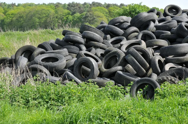 France, a pile of waste tires in Arthies — Stock Photo, Image