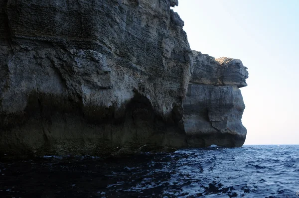 Republiek malta, de pittoreske baai Dwerja — Stockfoto