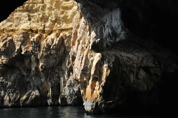 Málta, a festői szépségű helyén, a kék barlang — Stock Fotó