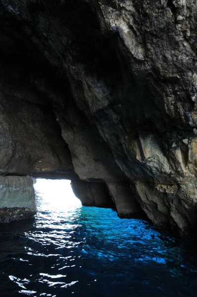 Málta, a festői szépségű helyén, a kék barlang — Stock Fotó