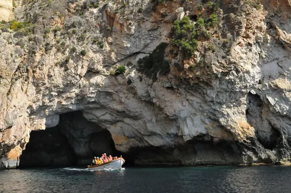 Malta, el pintoresco sitio de la Gruta Azul —  Fotos de Stock