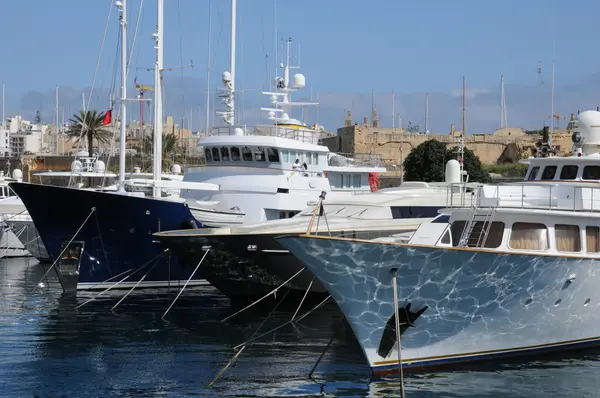 Malta, die malerische bucht von valetta — Stockfoto