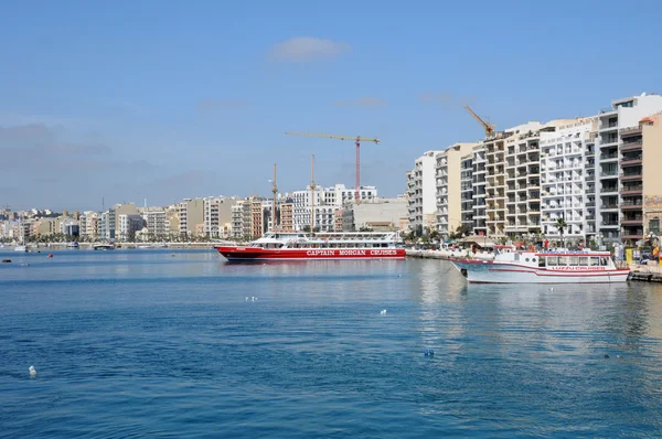 Malta, viehättävä lahti Valetta — kuvapankkivalokuva