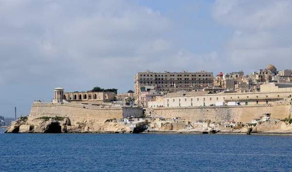 Málta, a festői szépségű öbölre valetta — Stock Fotó