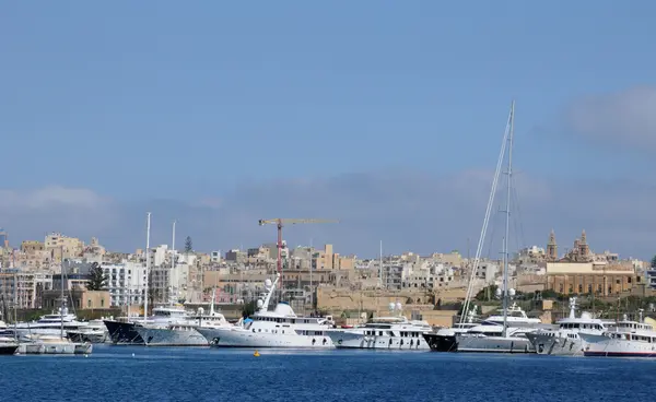 Malta, de pittoreske baai van valetta — Stockfoto