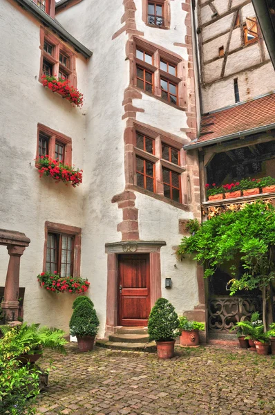 Frankrike, pittoreska byn riquewihr i alsace — Stockfoto