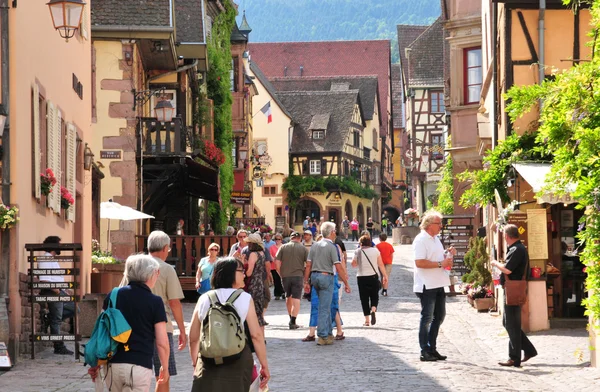 Francia, pintoresco pueblo de Riquewihr en Alsacia — Foto de Stock