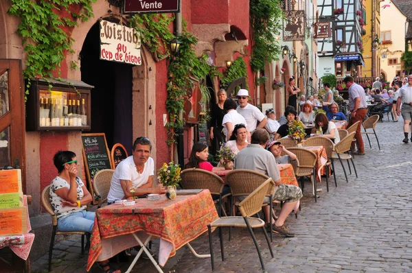 Frankreich, malerisches dorf riquewihr im elsass — Stockfoto