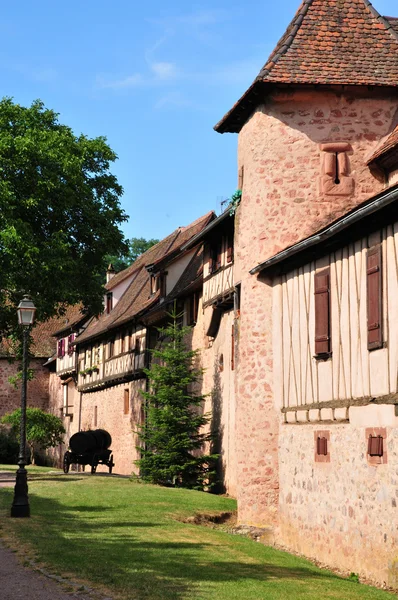 França, pitoresca aldeia de Riquewihr na Alsácia — Fotografia de Stock