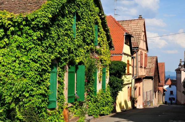 Francie, malebné vesnice Colmar v Alsasku — Stock fotografie