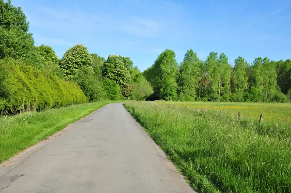 Normandie, il pittoresco villaggio di Fourges — Foto Stock