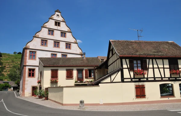 Бас-Рейн, живописная деревня Андлау в Эльзасе — стоковое фото