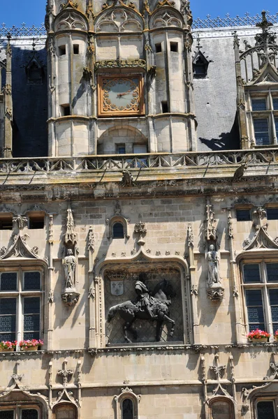 Picardie, picturesque city hall of Combigne in Oise — стоковое фото