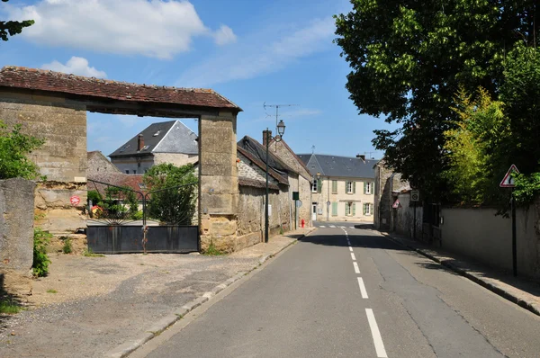 法国，风景如画的村庄里的 avernes — 图库照片