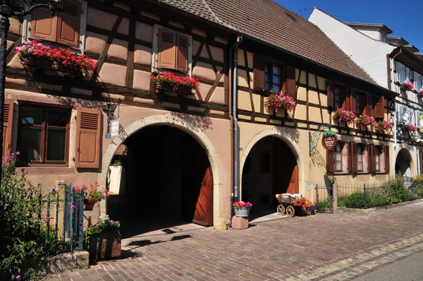 Haut-rhin, malebné vesnici eguisheim — Stock fotografie