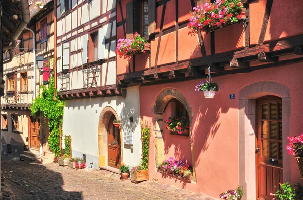 Haut-rhin, malebné vesnici eguisheim — Stock fotografie