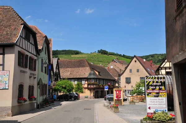 Bas Rhin, a pitoresca aldeia de Andlau na Alsácia — Fotografia de Stock