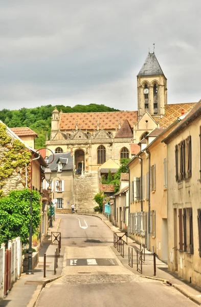 Francia, il pittoresco villaggio di Vetheuil — Foto Stock