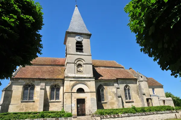 Francia, il pittoresco villaggio di Commeny — Foto Stock