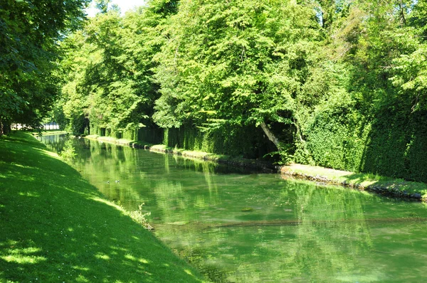 Picardie, le château pittoresque de Chantilly à Oise — Photo