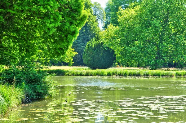 Picardie, el pintoresco castillo de Chantilly en Oise — Foto de Stock