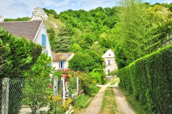 Frankrike, den pittoreska byn haute isle — Stockfoto