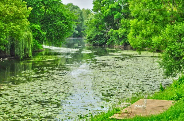 Frankreich, das malerische Dorf Haute Isle — Stockfoto