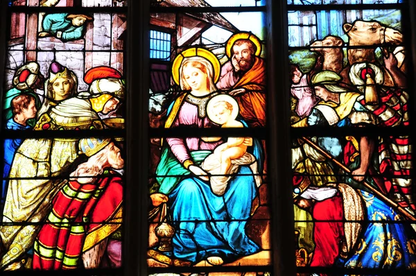 Yvelines, la iglesia de Triel sur Seine — Foto de Stock