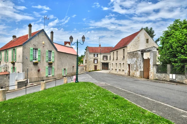 Francia, el pintoresco pueblo de Fontenay Saint Pere in les Yv — Foto de Stock