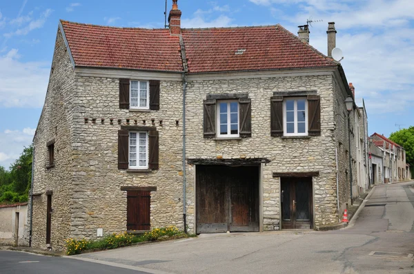 França, a pitoresca aldeia de Fontenay Saint Pere in les Yv — Fotografia de Stock