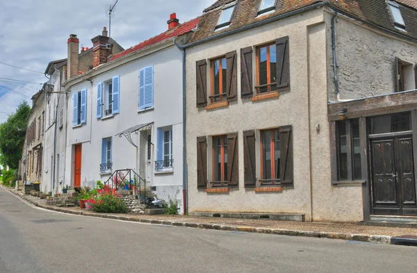 Francia, el pintoresco pueblo de Fontenay Saint Pere in les Yv — Foto de Stock