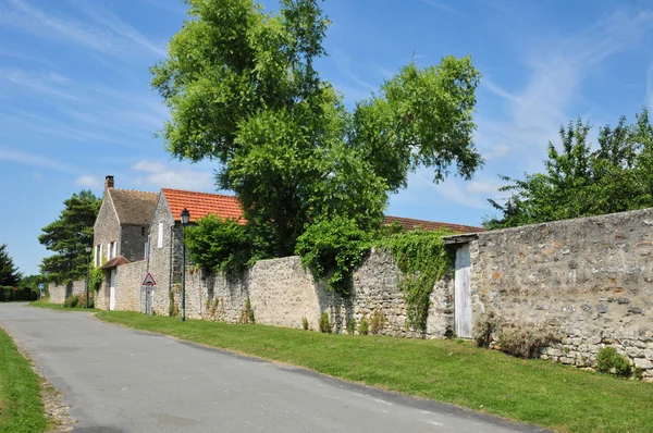 Frankrijk, het schilderachtige dorpje van gadancourt — Stockfoto