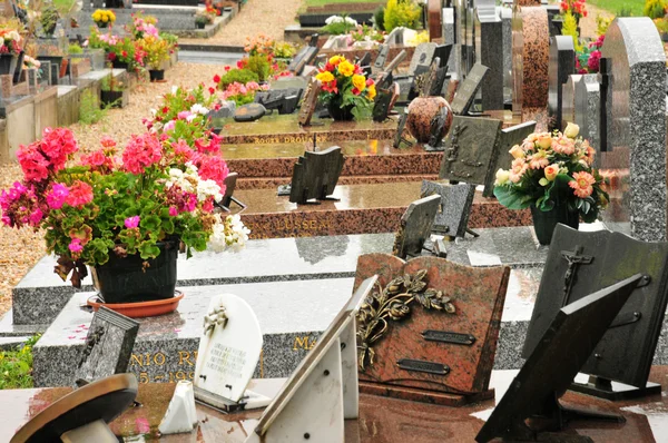 Francia, il cimitero di Vaux sur Seine — Foto Stock