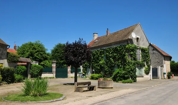 France, the picturesque village of  Le Bellay en Vexin — Stock Photo, Image