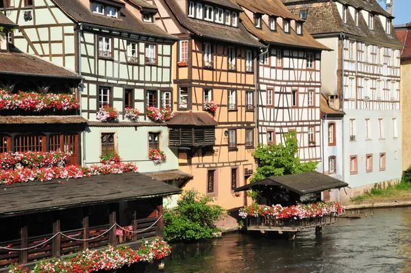 Бас-Рейн, живописный город Страсбург в Эльзасе — стоковое фото