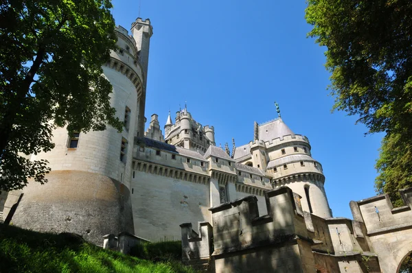 Picardie, malebný hrad pierrefonds v oblasti oise — Stock fotografie