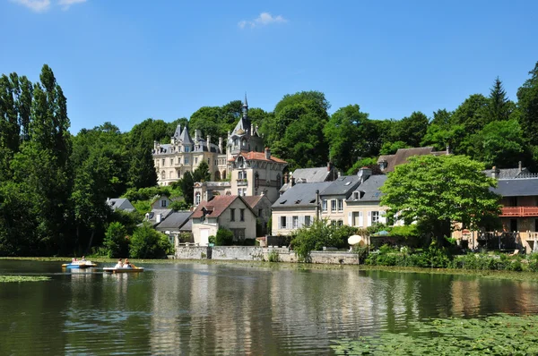 Picardie, de schilderachtige stad van pierrefonds in oise — Stockfoto