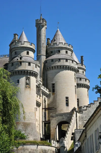 Picardie, das malerische Schloss der Pierrefonds in oise — Stockfoto