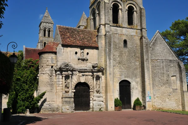 Ile de France, la iglesia histórica de Morienval — Foto de Stock