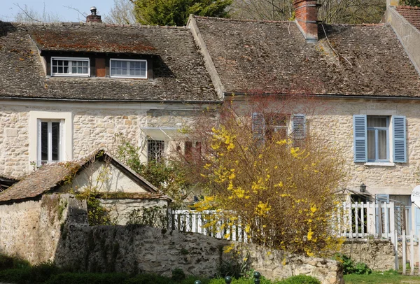 Francia, il pittoresco villaggio di Seraincourt — Foto Stock