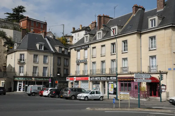 Francie, malebného města pontoise — Stock fotografie