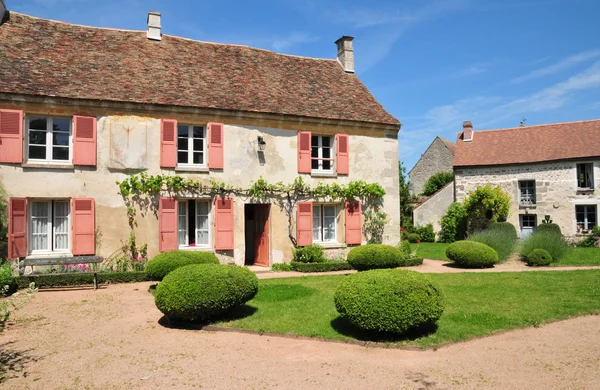 フランス、ワイオミング州 dit ジョリ村の美しい村 — ストック写真