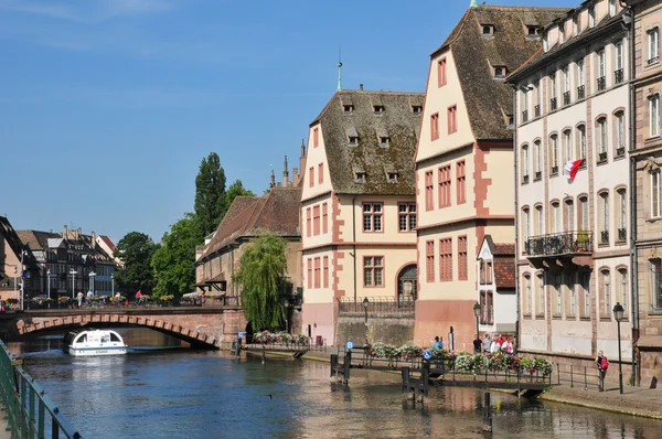 Эльзас, живописный город Страсбург в Бас-Рейне — стоковое фото