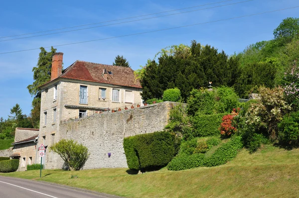 Francie, v malebné vesničce amenucourt — Stock fotografie