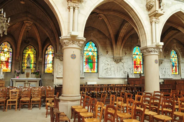 Francia, il pittoresco villaggio di Vigny — Foto Stock