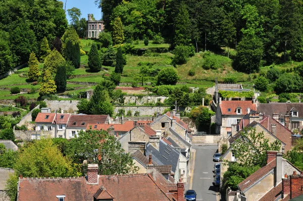 Picardie, malebné město pierrefonds v oblasti oise — Stock fotografie